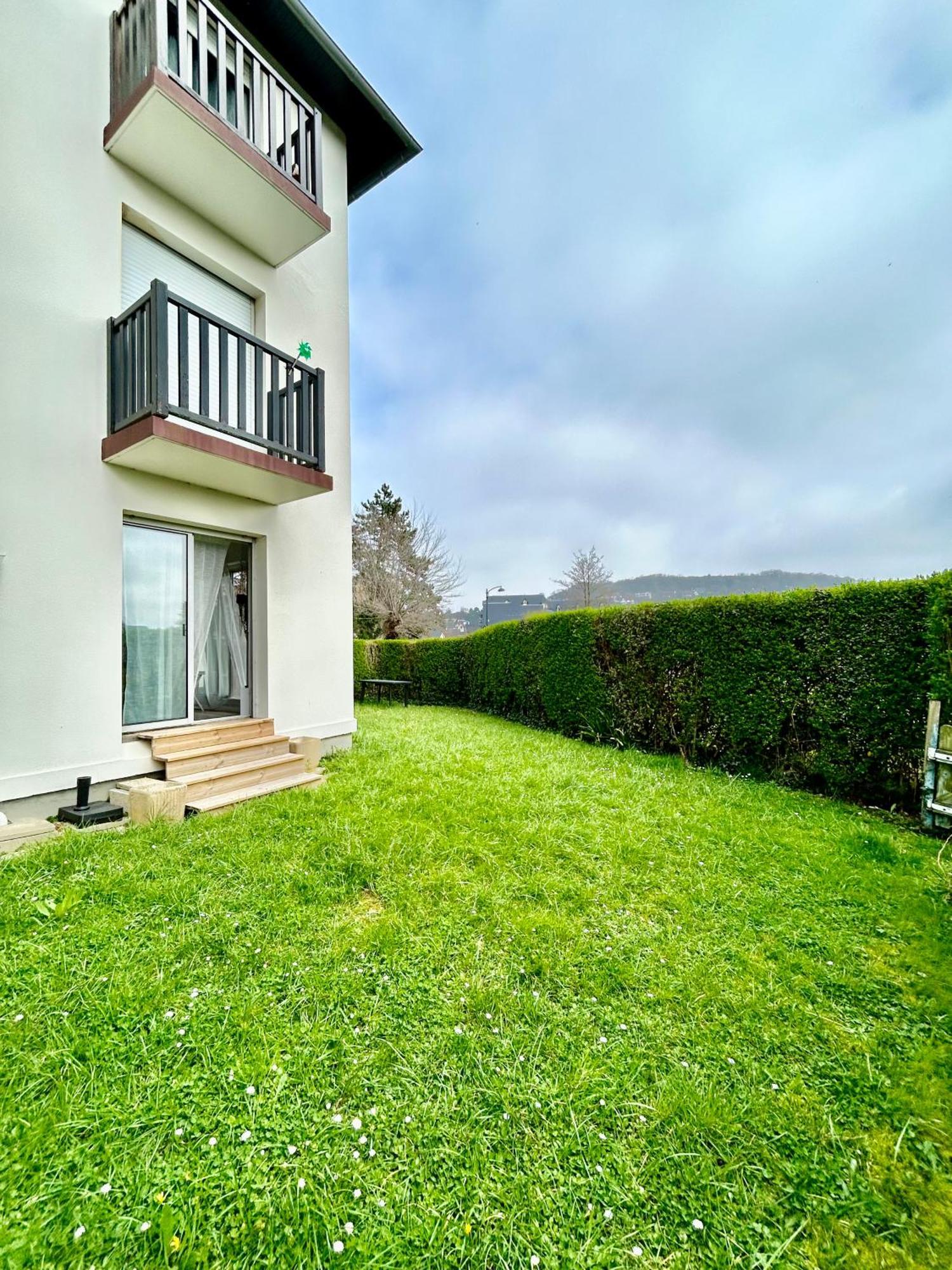 Superbe Appartement Avec Jardin Ensoleille Blonville-sur-Mer Exteriör bild